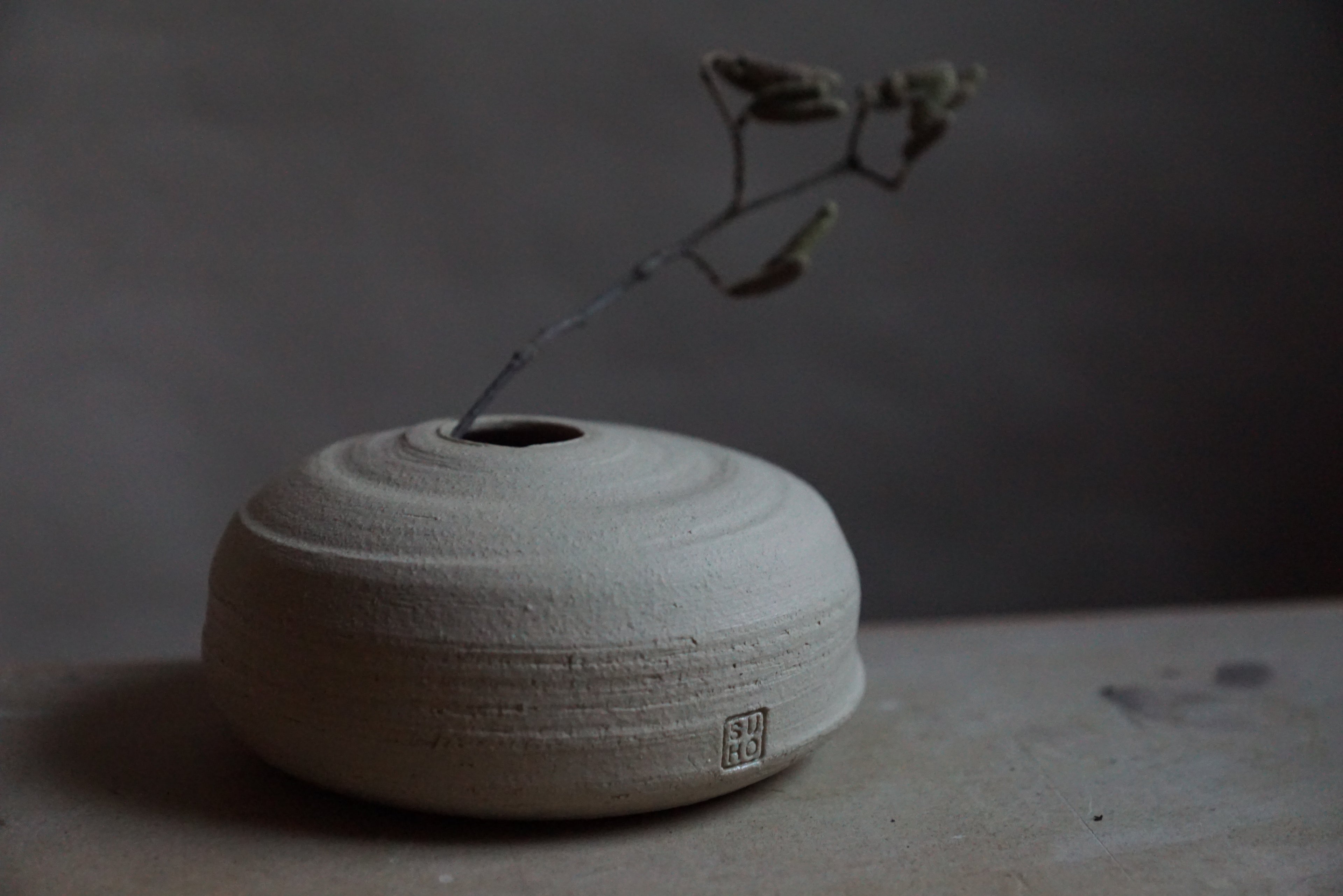 Vase von STUDIO SUHO aus Steinzeugton